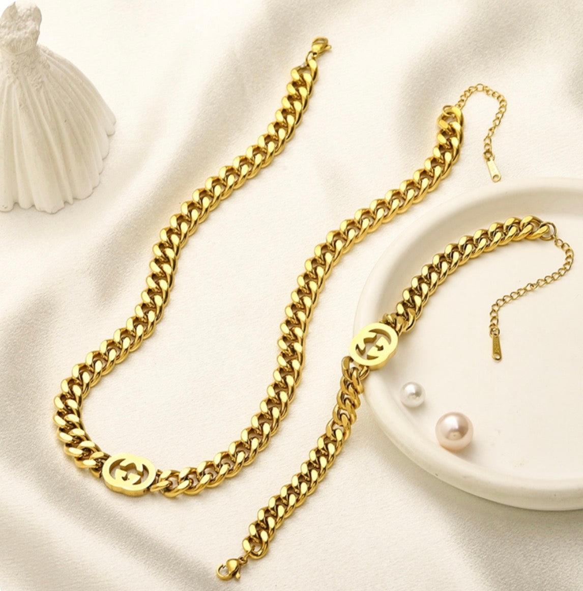 Gucci necklace and bracelet set