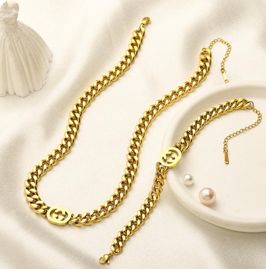 Gucci necklace and bracelet set